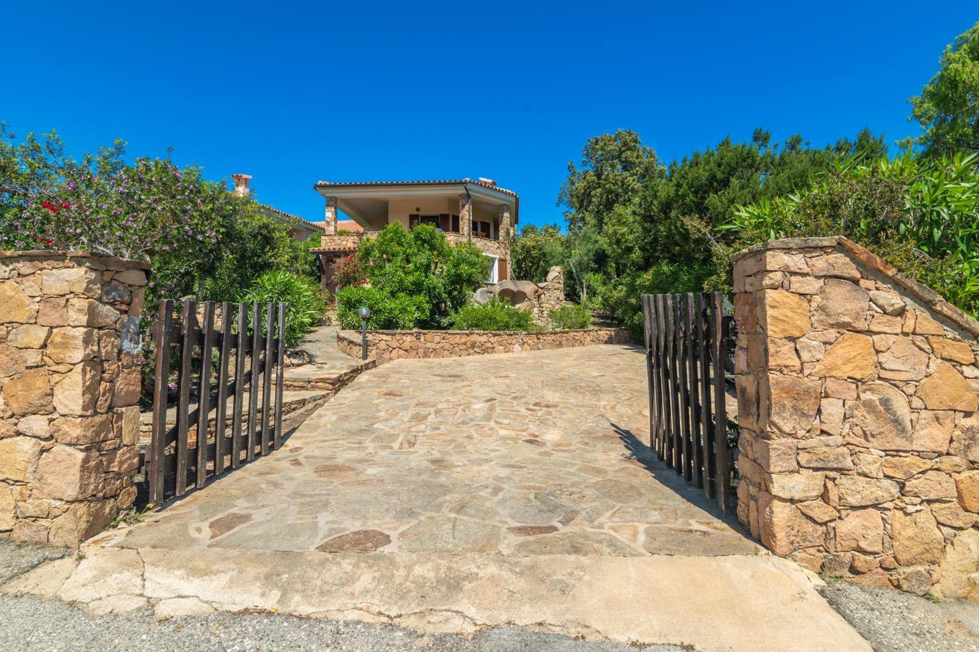 Villa Vista Mare Cala Ginepro Punta Molara Bagian luar foto